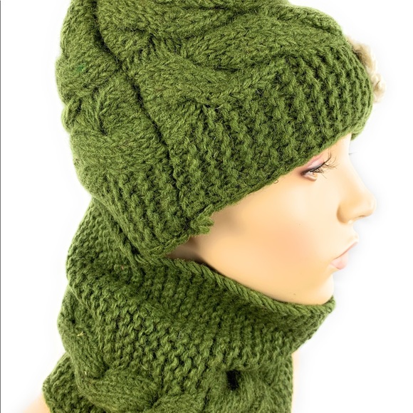 Woolen Beanie And Neck Warmer Set - Picture 4 of 7